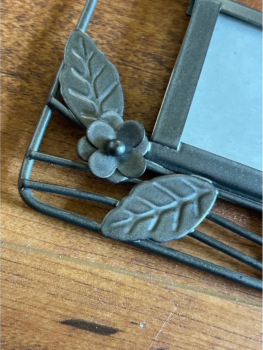 Triple Frame Decorative Photo Frame with Leaf and Flower Metal Accents